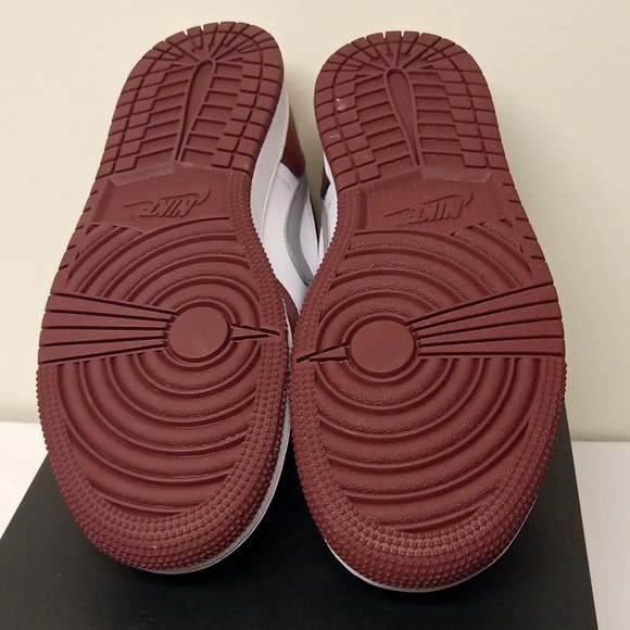 Air Jordan 1 Low (GS) - Picture 12 of 13